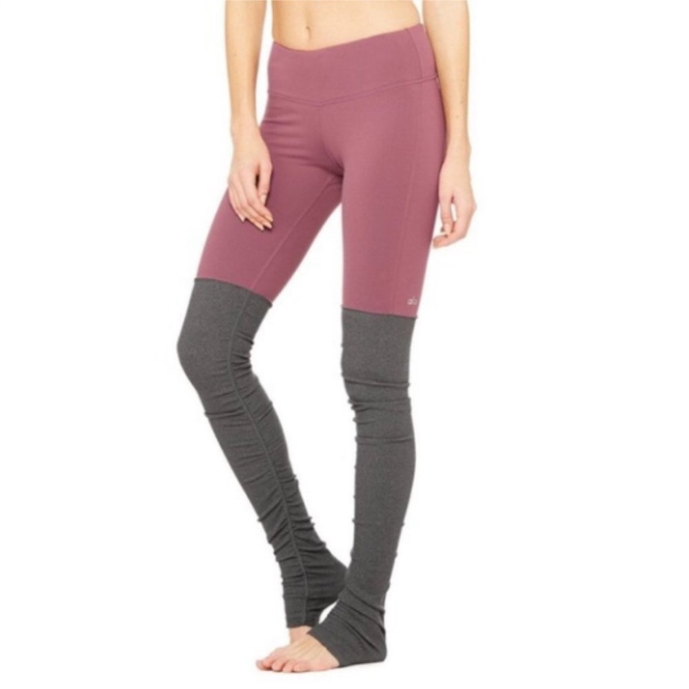 ALO YOGA Goddess Leggings in Mauve and Gray
Size Medium